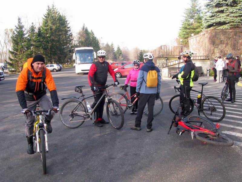 Сбор участников поездки у мотеля Балтика.