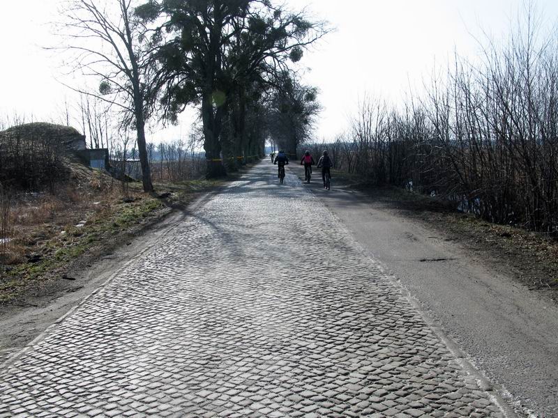 Брущ с велодорожкой.