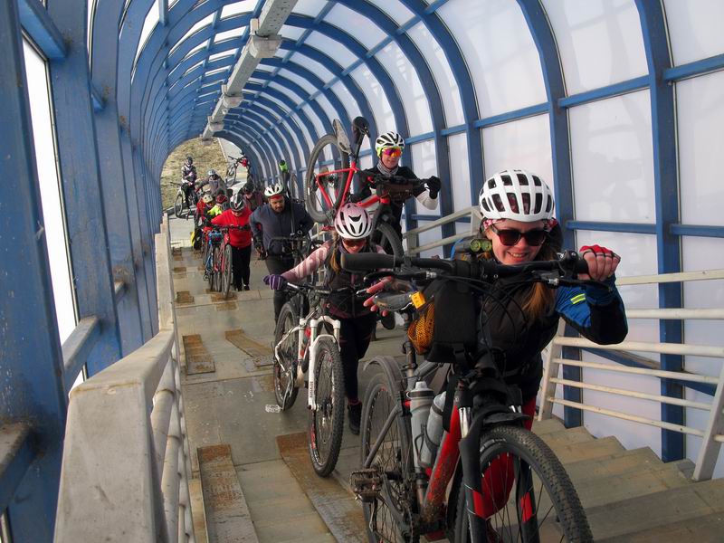 ..по пешеходному переходу.