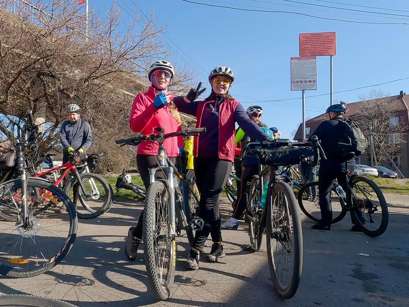 Сбор участников велопробега на кольце автобусов по ул. Арсенальной.