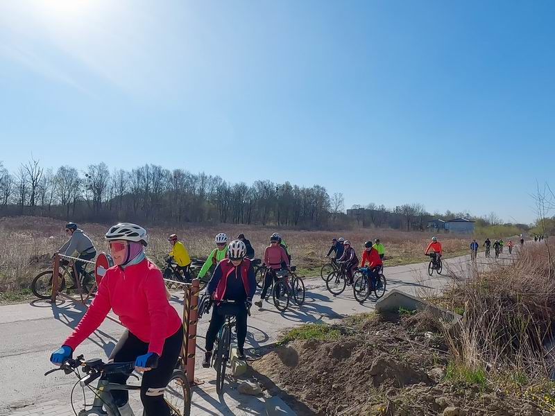 Проезжаем по ул. Знаменской под двойной кирпич.