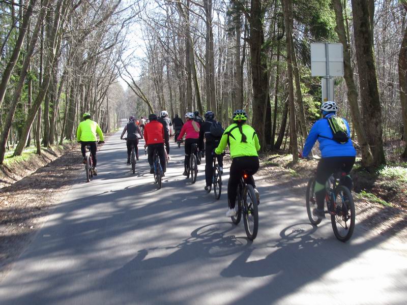 От переезда теперь новенький асфальт.
