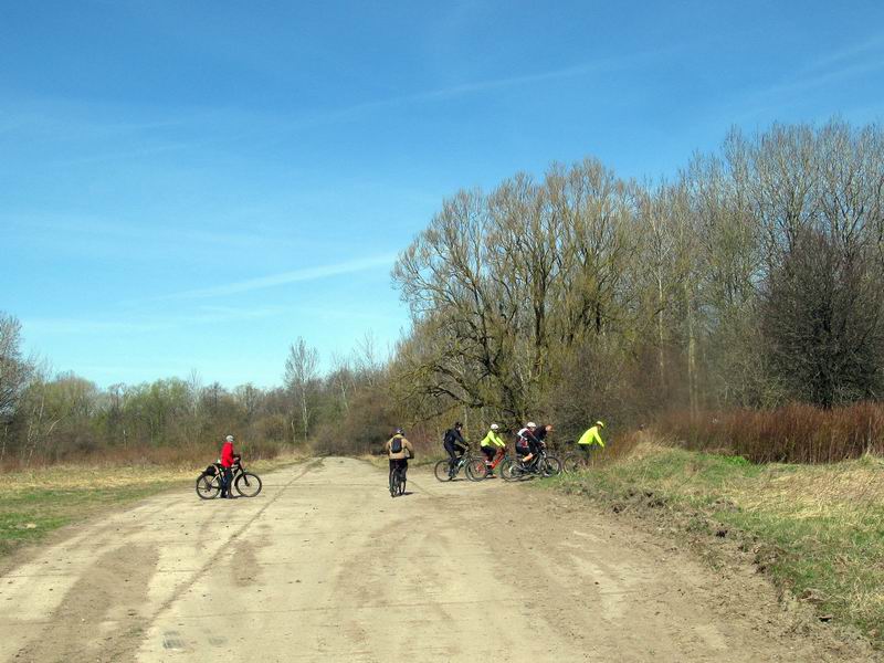 Незаметный поворот на грунтовку-первопроход.