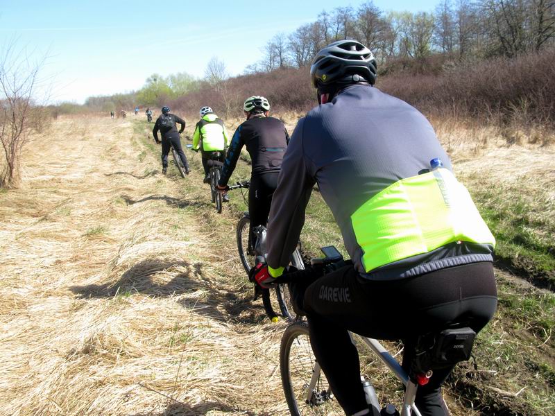 Небольшой участок с колдобинами.