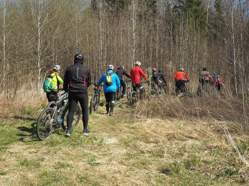 По карте здесь должна бать дорога.