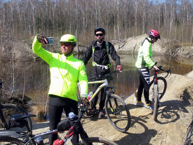 Пробрались к карьерам.