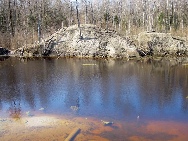 Самая высокая горка у большого карьера.
