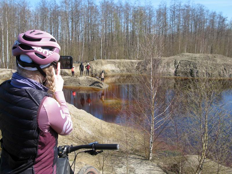 Народ фотографирует.