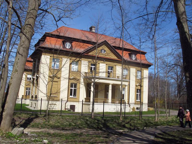Школа-интернат имение Бледау.