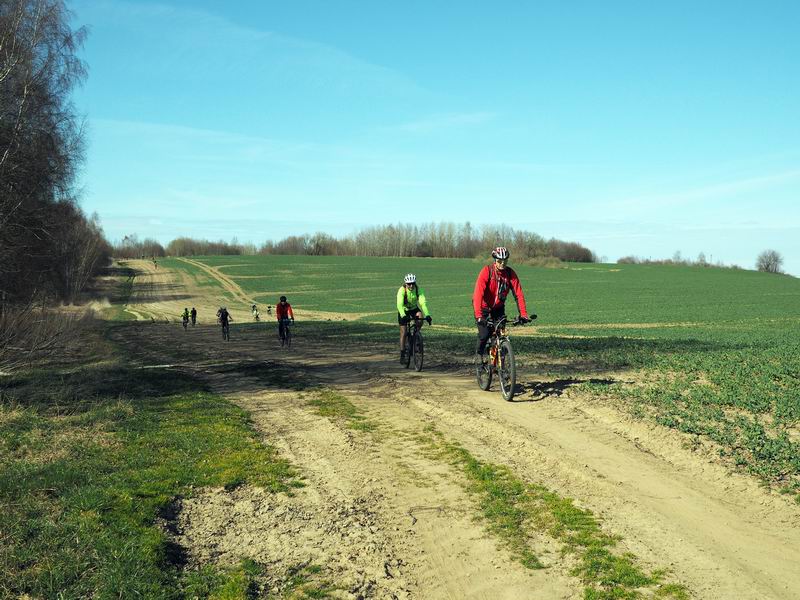 Потом крутой спуск с горки.