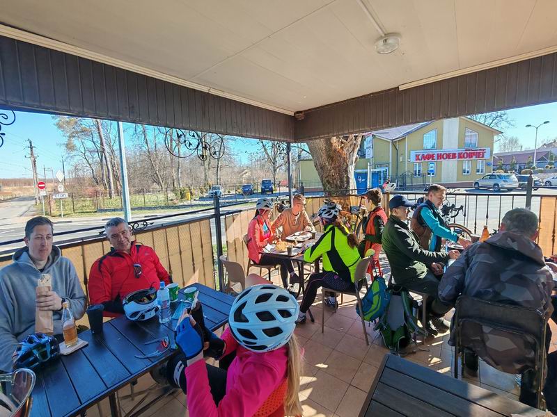 Остановка в Чебуречной.