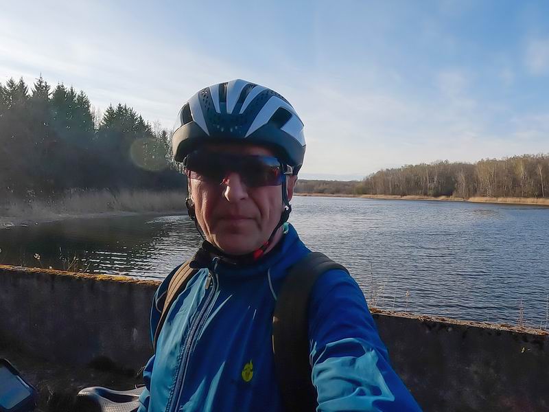 Сергей Донин на фоне озера Танкодром.