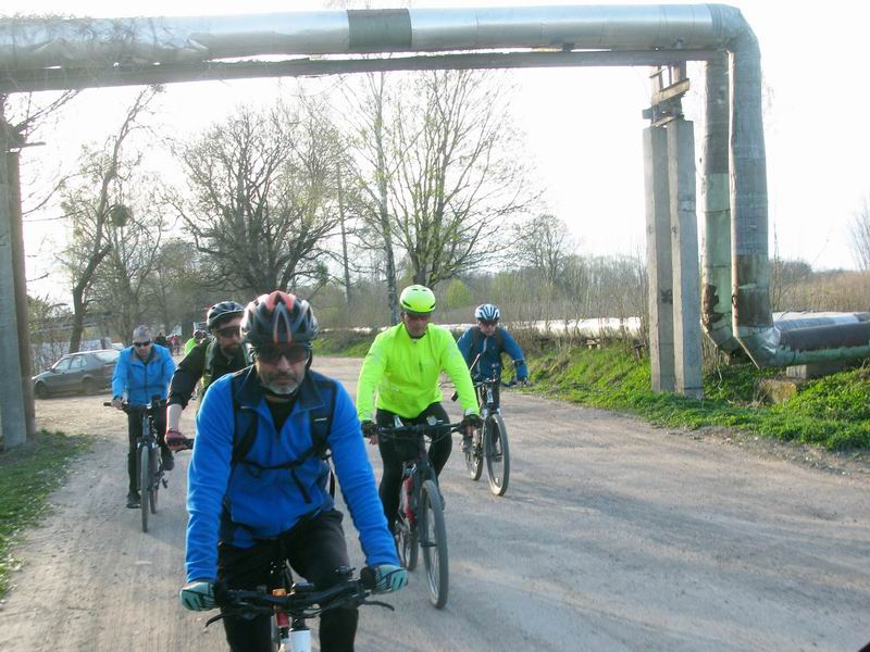 Виталий Щёткин и др. участники на дороге у Балтптицепрома.
