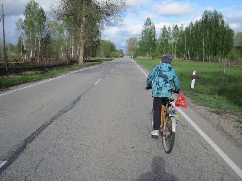 Проезжаем небольшой отрезок по Краснознаменской трассе
