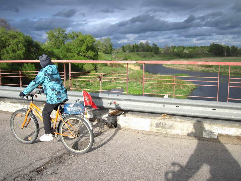 Едем по мосту через Шешупе