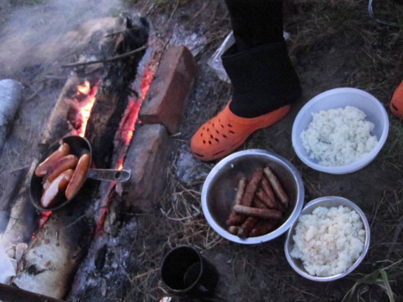 После чебупиццы догоняемся рисом с жареными сосисками